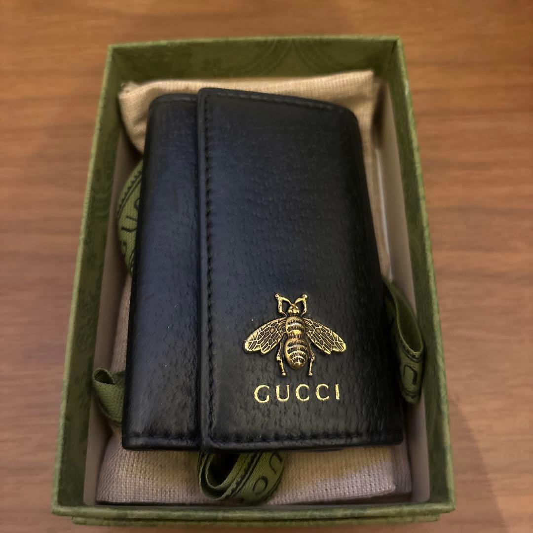 GUCCI ブラック レザー キーケース　ビー　蜂