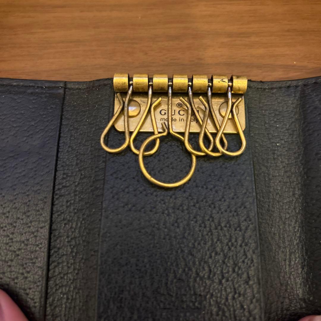 GUCCI ブラック レザー キーケース　ビー　蜂