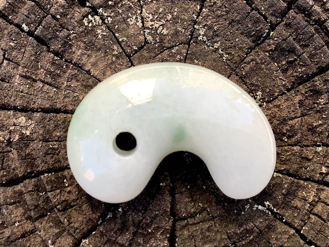 ⭕️最低12万円します糸魚川翡翠勾玉　お身近に天然石パワーを感じてください　鑑別付