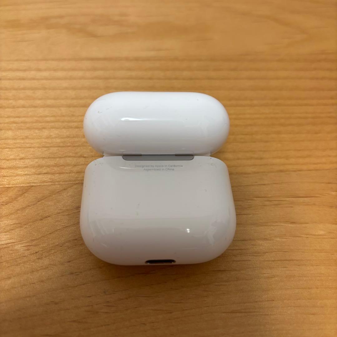 Apple AirPods 4本体 充電ケース付き【美品】