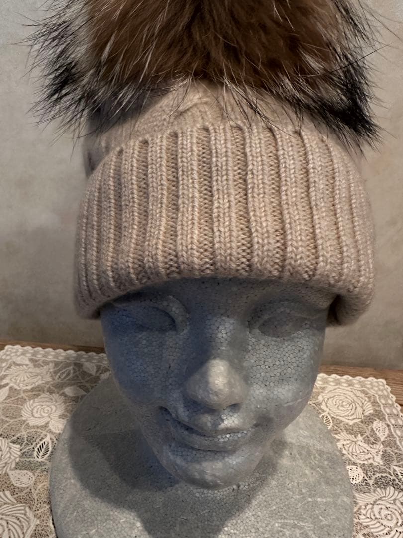 ロロピアーナ、 ケーブル編みニット帽 100%カシミヤ