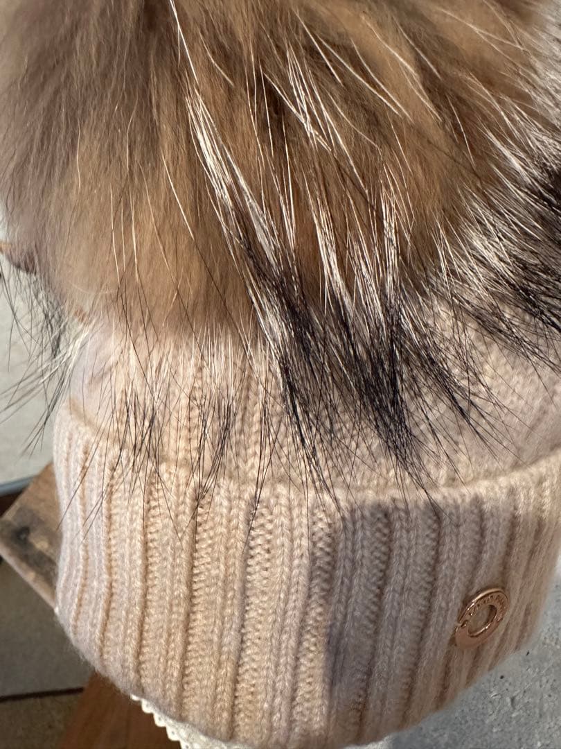 ロロピアーナ、 ケーブル編みニット帽 100%カシミヤ