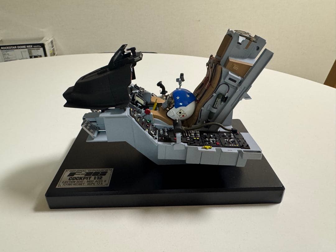 【完成品】1/12 エッシー F-16 コックピット