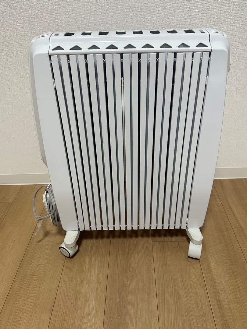 DeLonghi Dragon デジタルオイルヒーター 白