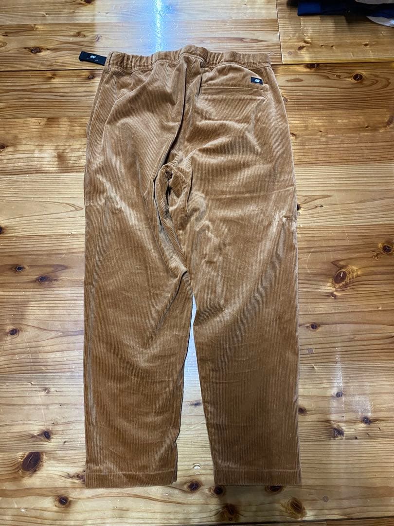 new balance コーデュロイセットアップ