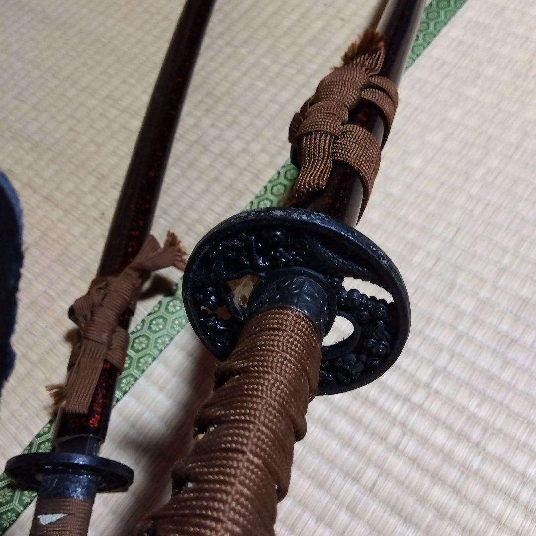 【日本刀 模擬刀】【断捨離価格】曲線的な刃 赤色の鞘脇差しとセット