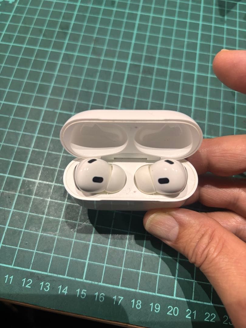 Apple AirPods Pro 第2世代　MagSafe充電ケース付き