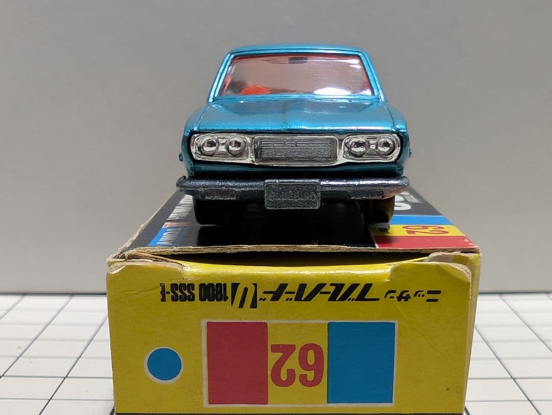 トミカ NISSAN BLUEBIRD-U 1800 SS-E 1/60