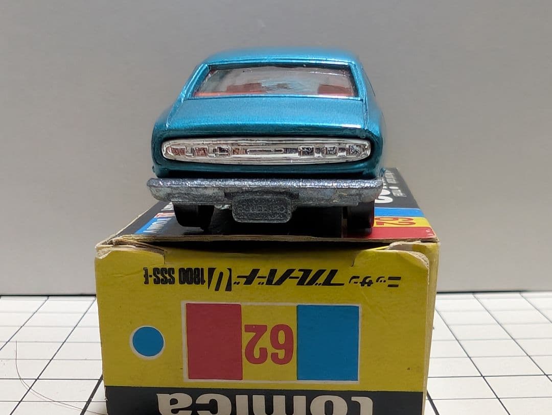 トミカ NISSAN BLUEBIRD-U 1800 SS-E 1/60