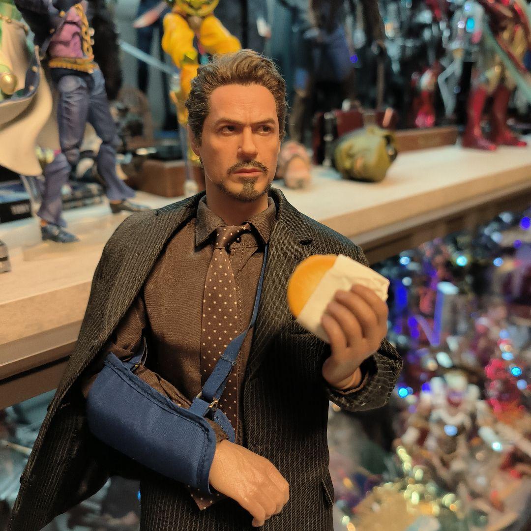 トニー・スターク フィギュア ハンバーガー付き