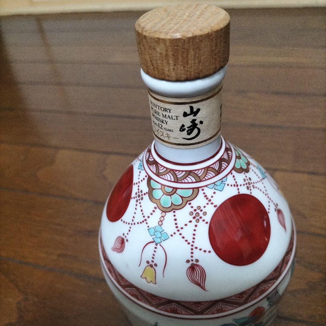 空き瓶サントリーピュアモルトウイスキー 山崎12年有田焼【錦赤玉瓔珞文風物絵 】
