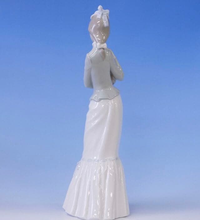 リアドロ　犬を抱く貴婦人　アンティーク