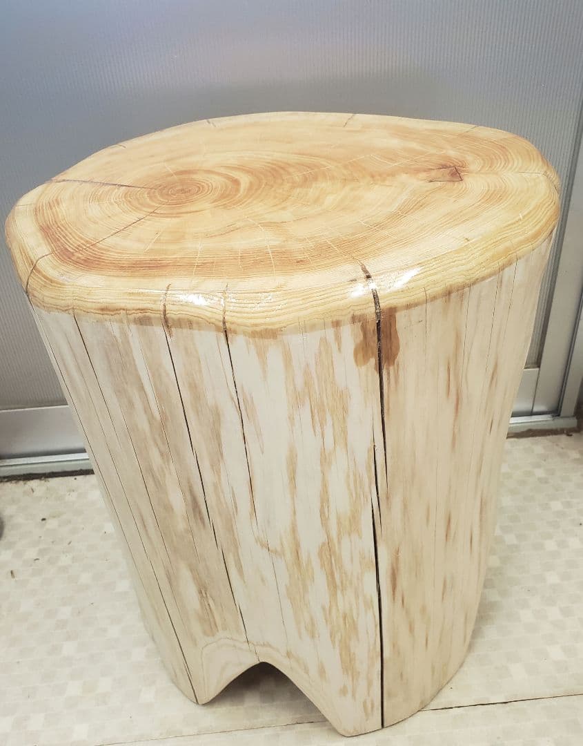 にゃぴ100年檜丸太テーブル