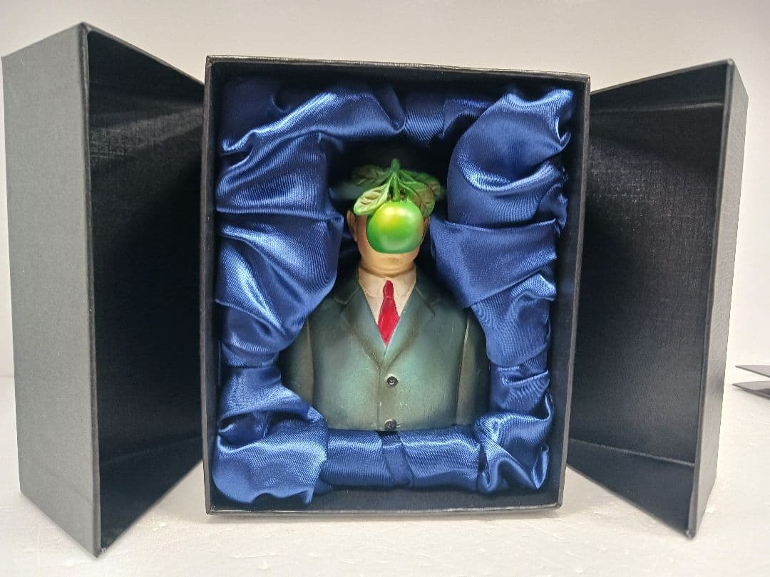 ポケットアート ルネ・マグリット スタチュー