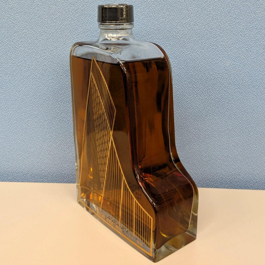 サントリーローヤル　ピアノ型ボトル　特級　従価税率適用　600ml 43％　箱無