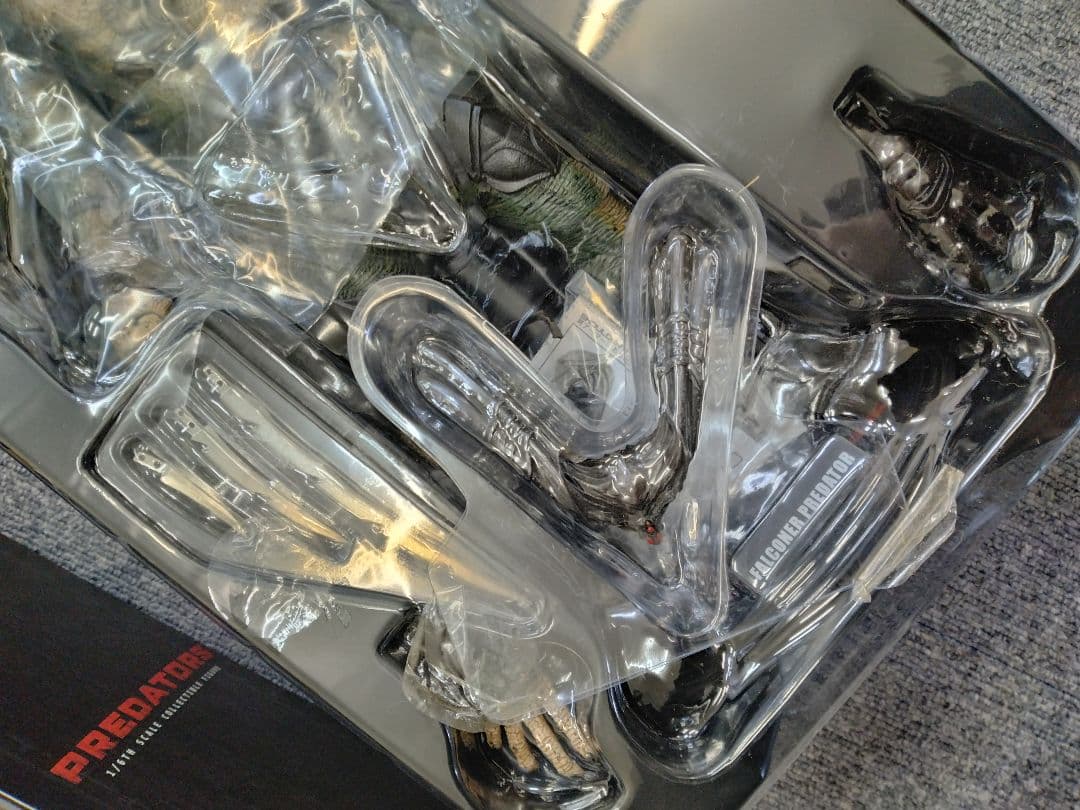 HOT TOYS ムービー・マスターピースMMS137 ファルコナー プレデター