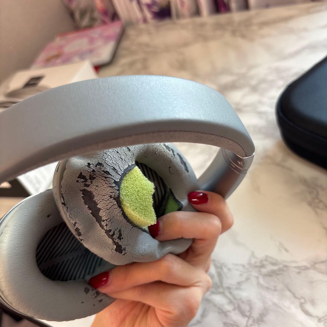 高騰中 Bose QuietComfort 35 II ワイヤレスヘッドセット