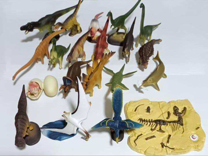 恐竜まとめ売り　チョコラザウルス　ダイノテイルズ　ダイノモデルス　ダイノワールド