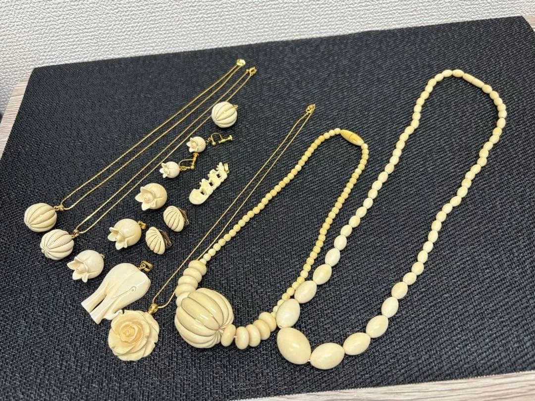 象牙調のハンドメイドアクセサリーセット