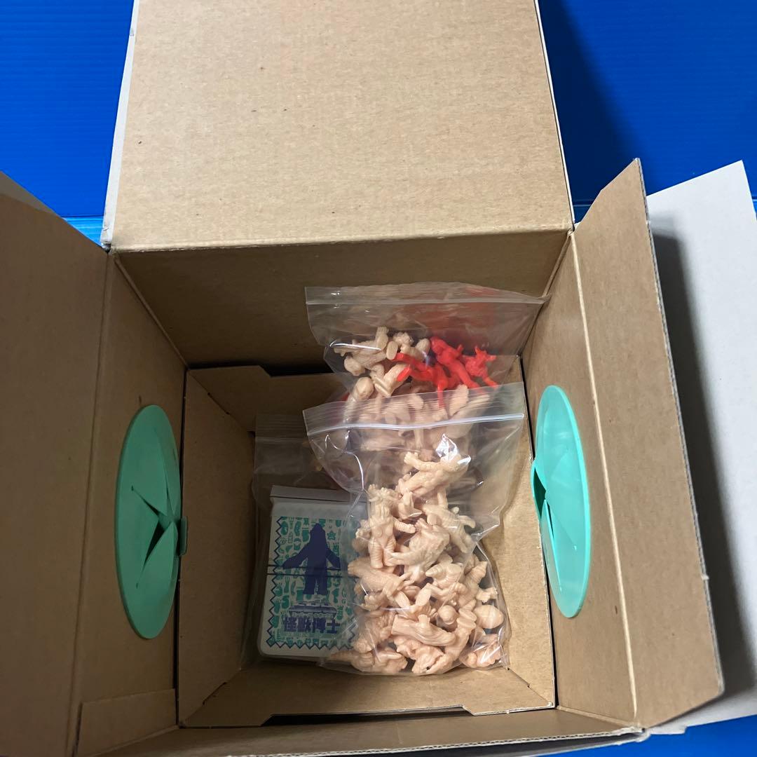 スーパーバトルボックス怪獣￼博士