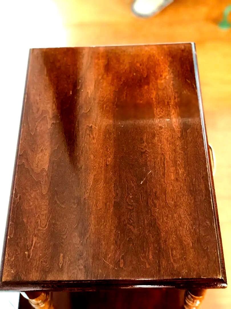 【米国アンティーク】vintageナイトテーブル／真鍮取っ手×ターンドレッグ