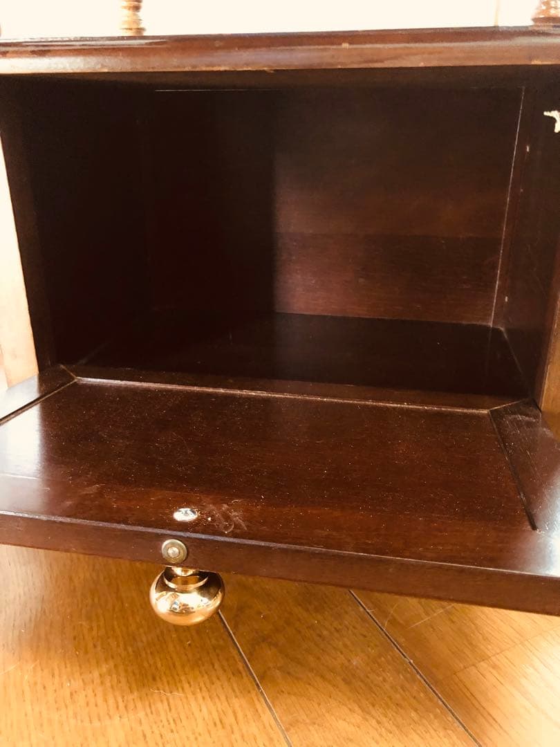 【米国アンティーク】vintageナイトテーブル／真鍮取っ手×ターンドレッグ