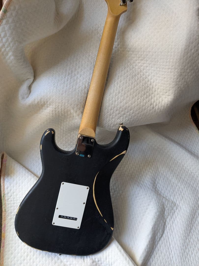レリック加工　エレキギター フォトジェニック　ストラトキャスター　ブラック