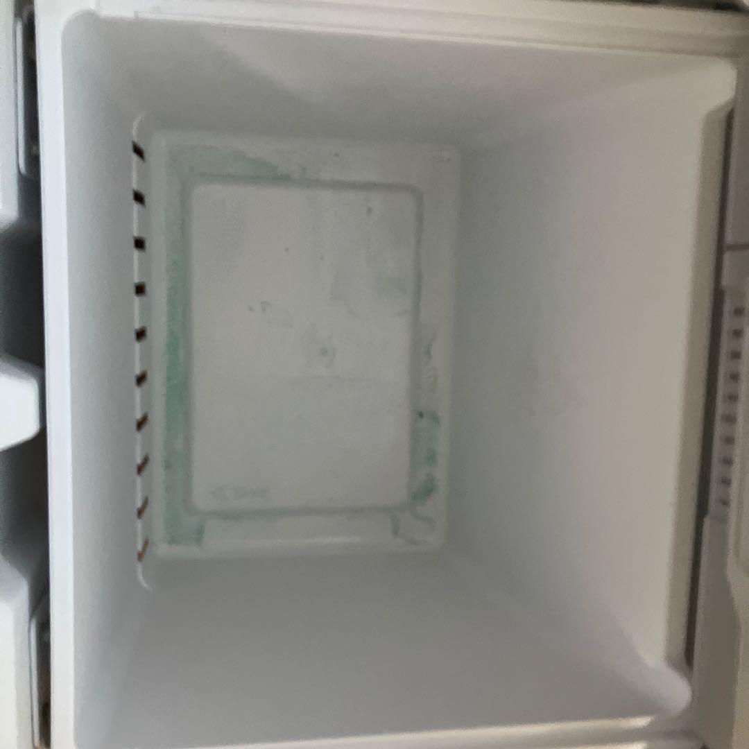 Hisense ブラック冷蔵庫 ガラス棚付き