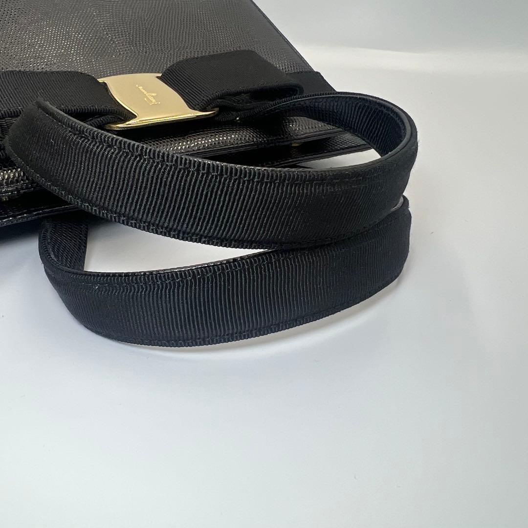 フェラガモ ヴァラ金具 型押し ハンドバッグ 黒 レザー ゴールド