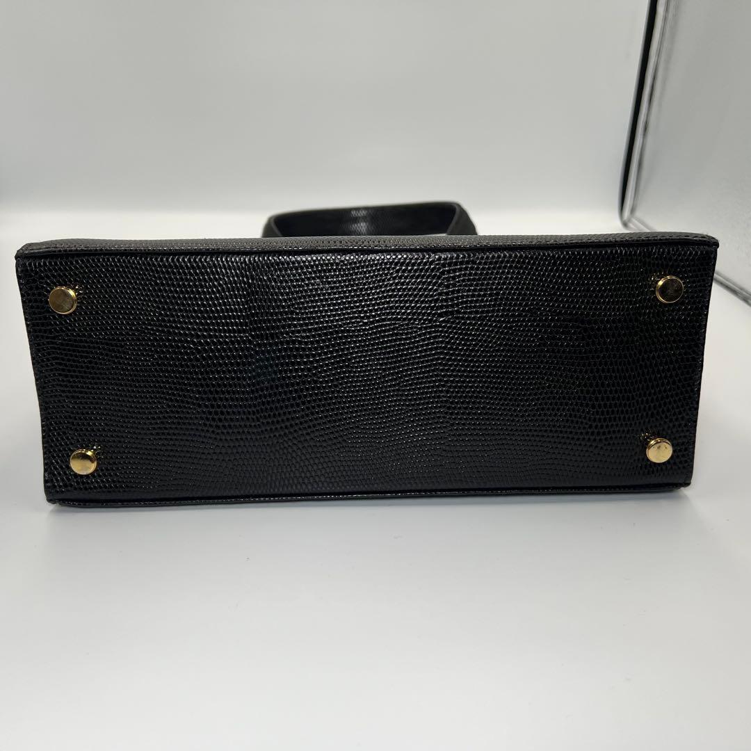 フェラガモ ヴァラ金具 型押し ハンドバッグ 黒 レザー ゴールド