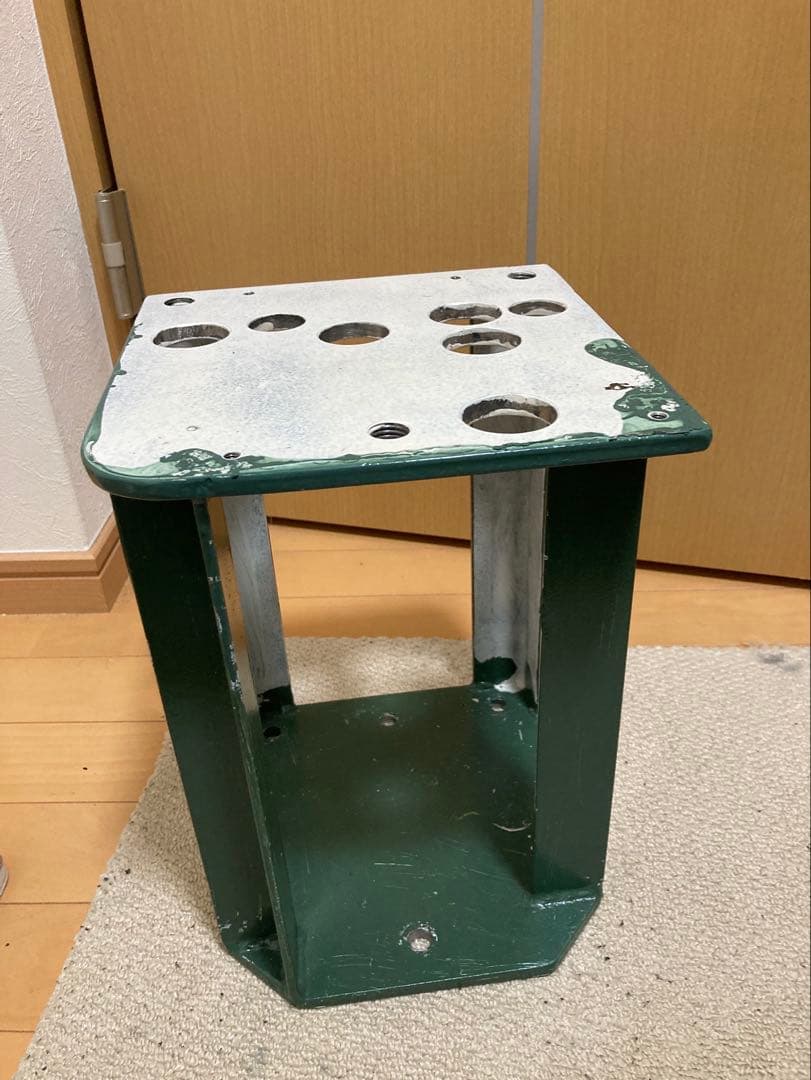 金属製 緑色 スタンド