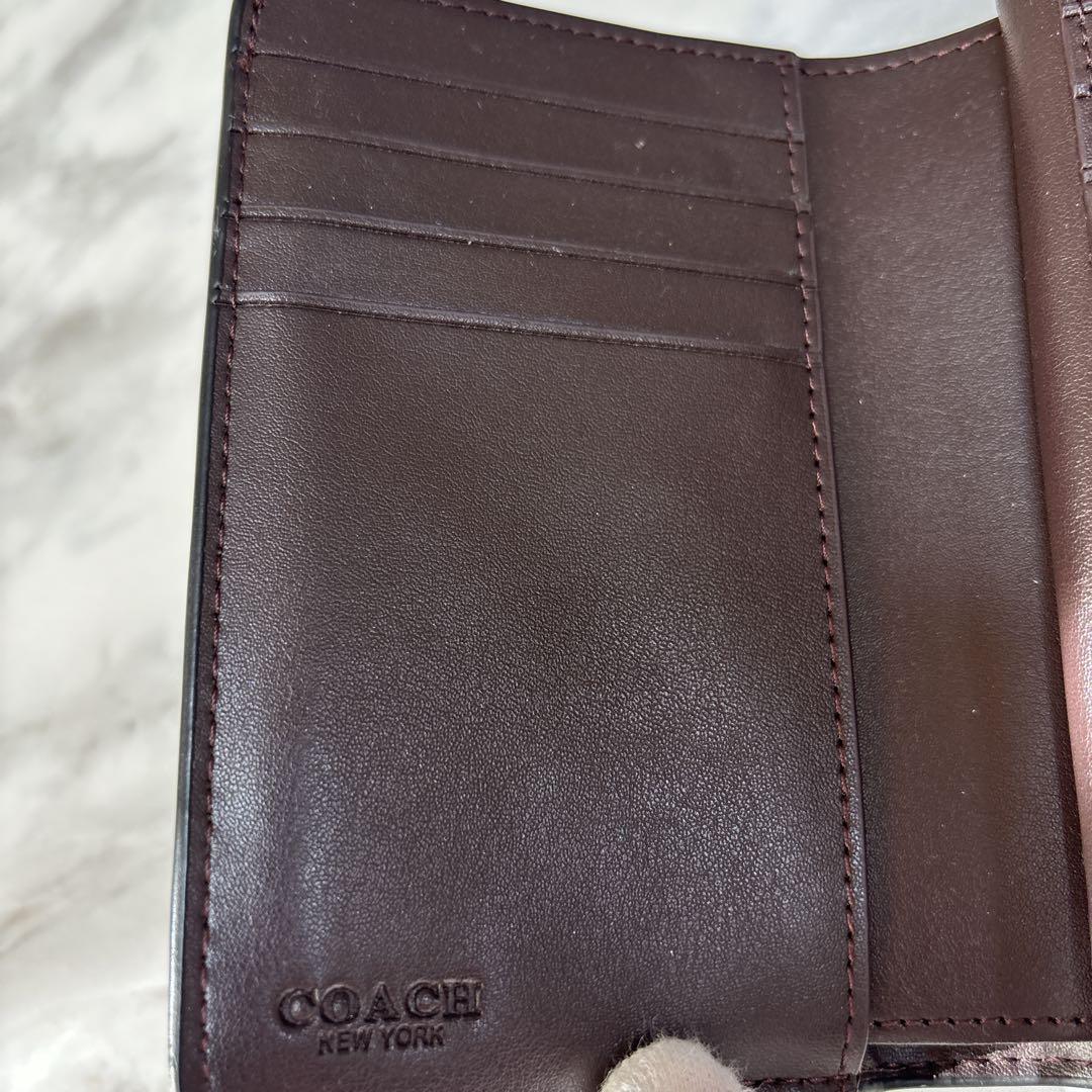 【美品】COACH コーチ 折り財布シグネチャーエンボス加工パテントレザー　黒