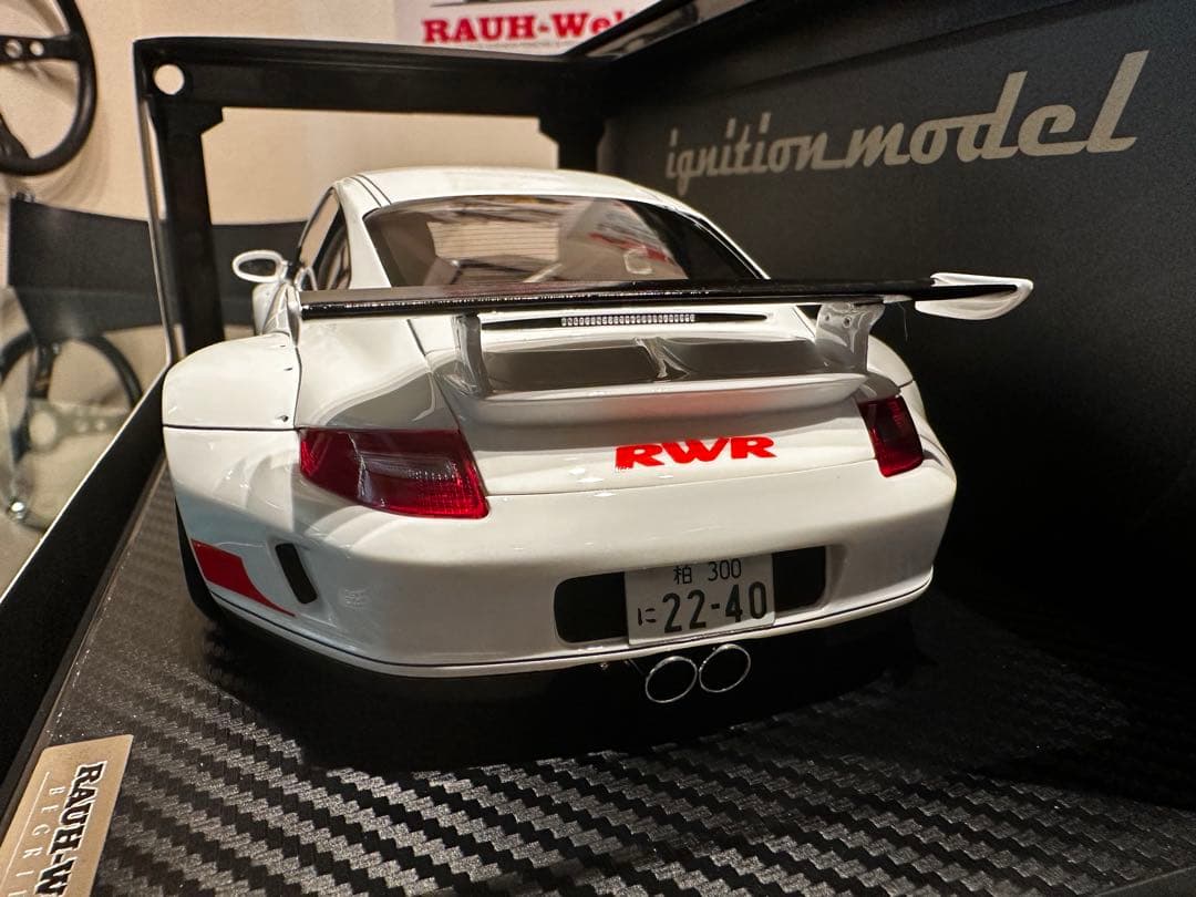 RWB997 イグニション1/18 ホワイト/レッドストライプ