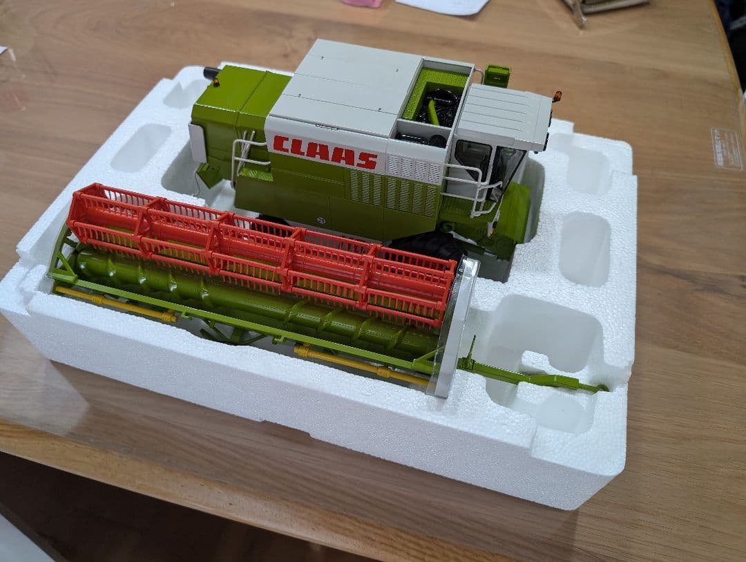 wiking1/32 claas COMMANOOR 箱痛み