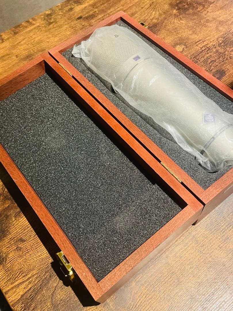 Neumann U 87 Ai スタジオセット　ケース/箱あり