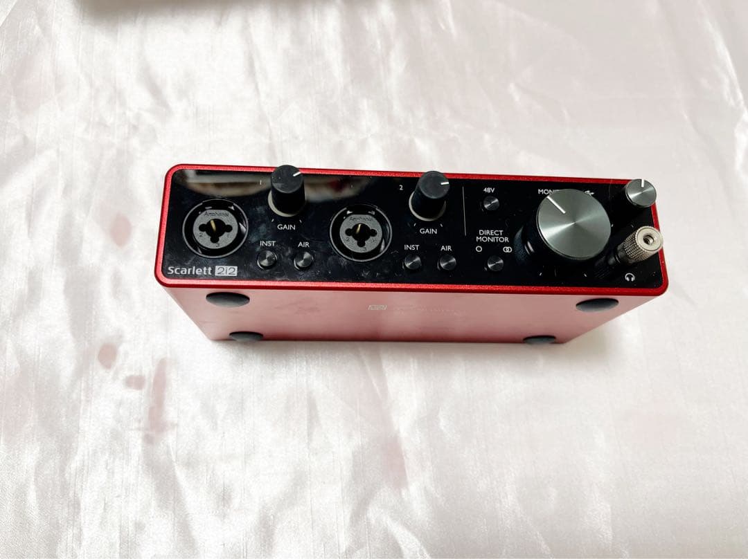 Focusrite Scarlett 2i2 オーディオインターフェース