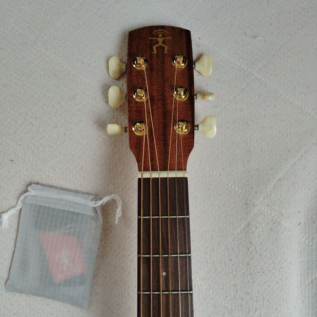 aNueNue （アヌエヌエ）M30　トップ単板、オールアカシアギター