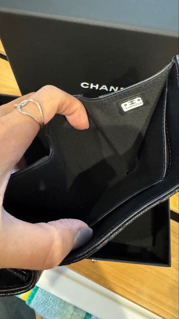 CHANEL ブラック 三つ折り財布　スモール　フラップ　ウォレット
