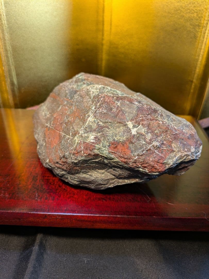 赤石 原石 1.6kg 未加工品 緑石英層入り、赤色濃淡 希少、レア品