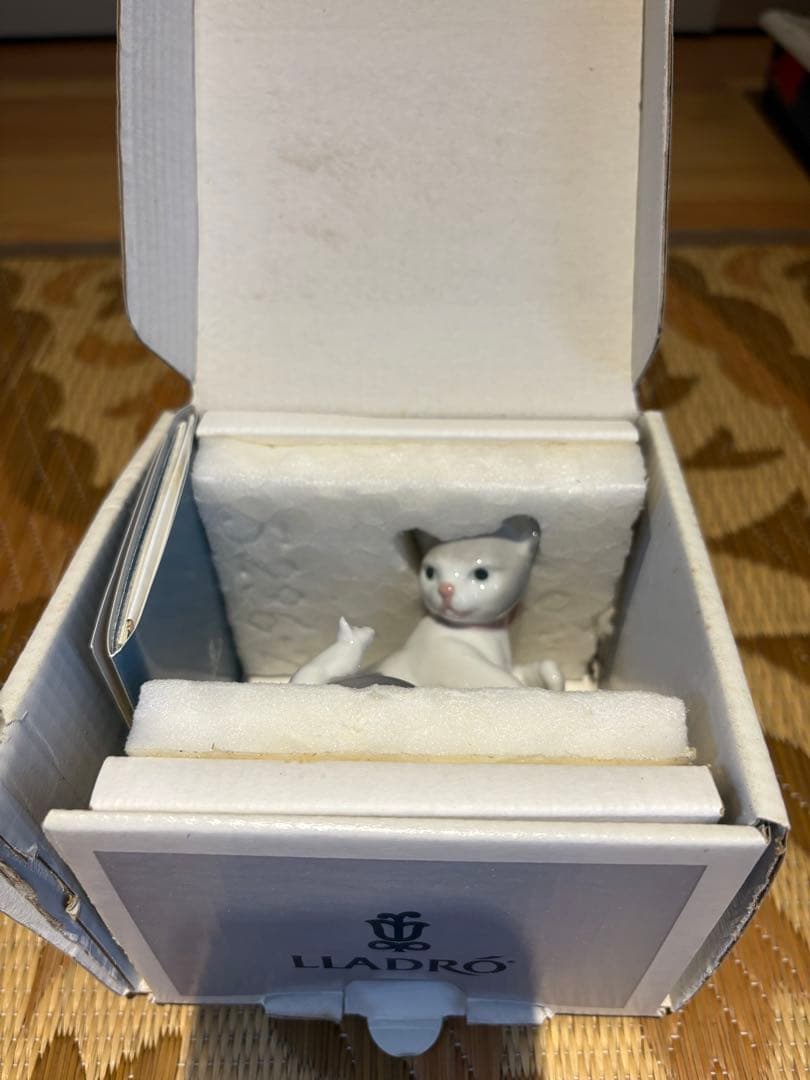 【LLADRO】驚いた仔猫ちゃん　専用箱付き