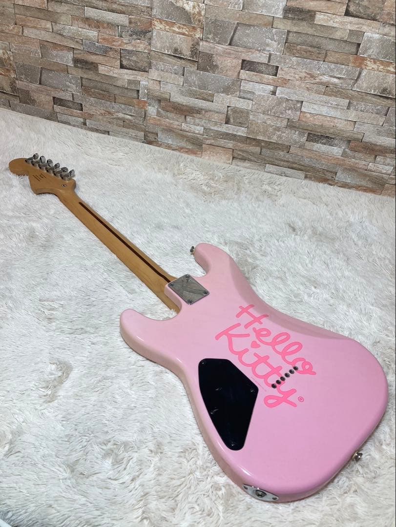 スクワイヤー　エレキギター　Hello Kitty Stratocaster