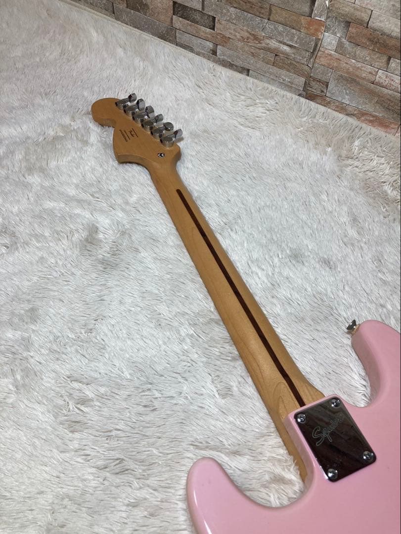 スクワイヤー　エレキギター　Hello Kitty Stratocaster
