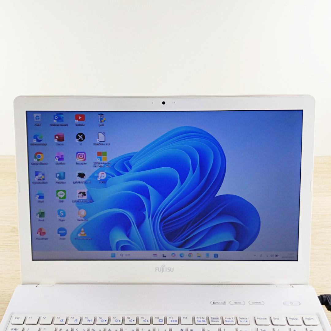 美品 新品SSD256GB Win11 メモリ8GB ノートパソコン カメラ付き