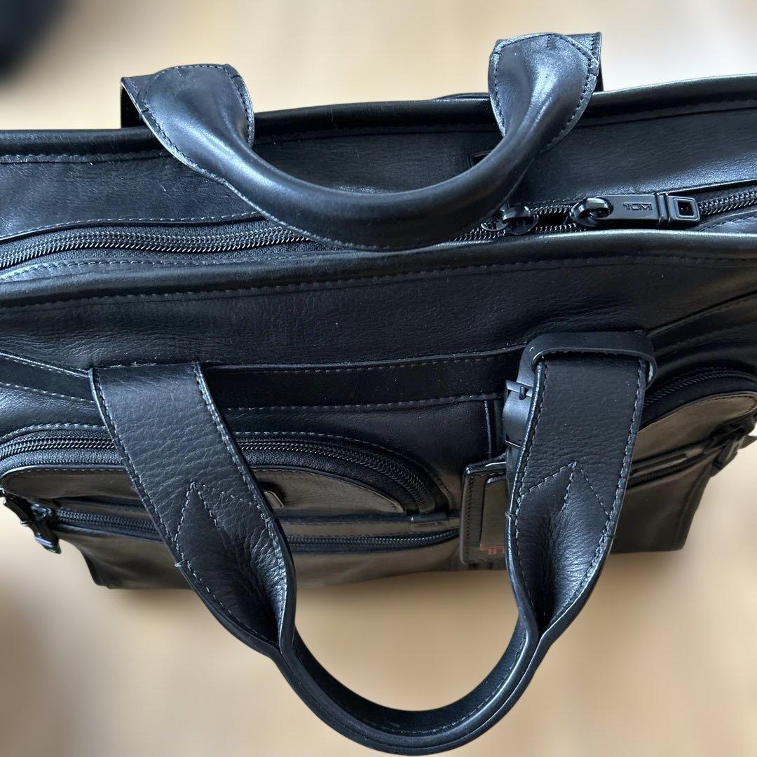 TUMI ブラック レザー ビジネスバッグ