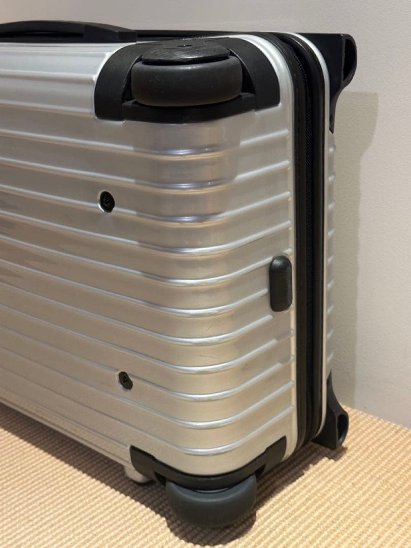 【良品】RIMOWAリモワ サルサ 32L 機内持ち込み可 2輪 ポリカ