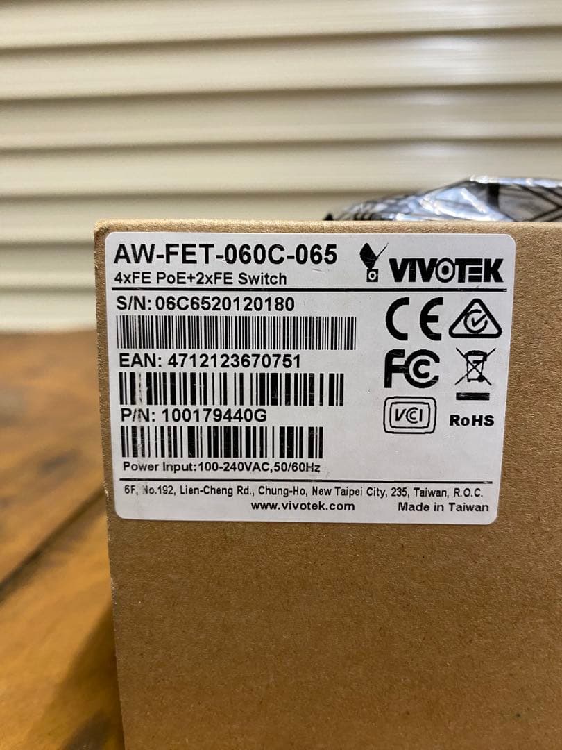 4ポートPoEスイッチ　VIVOTEK AW-FET-060C-065