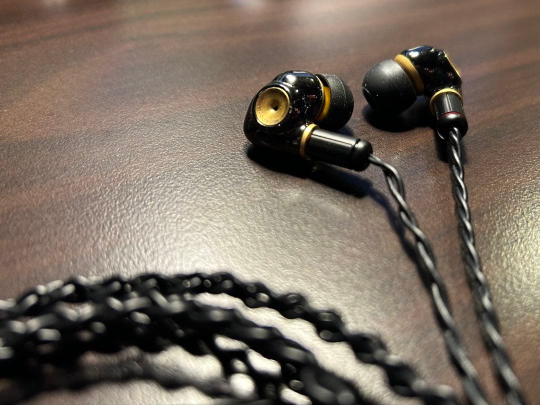 Meze audio Advar 有線イヤホン バランスケーブル付き