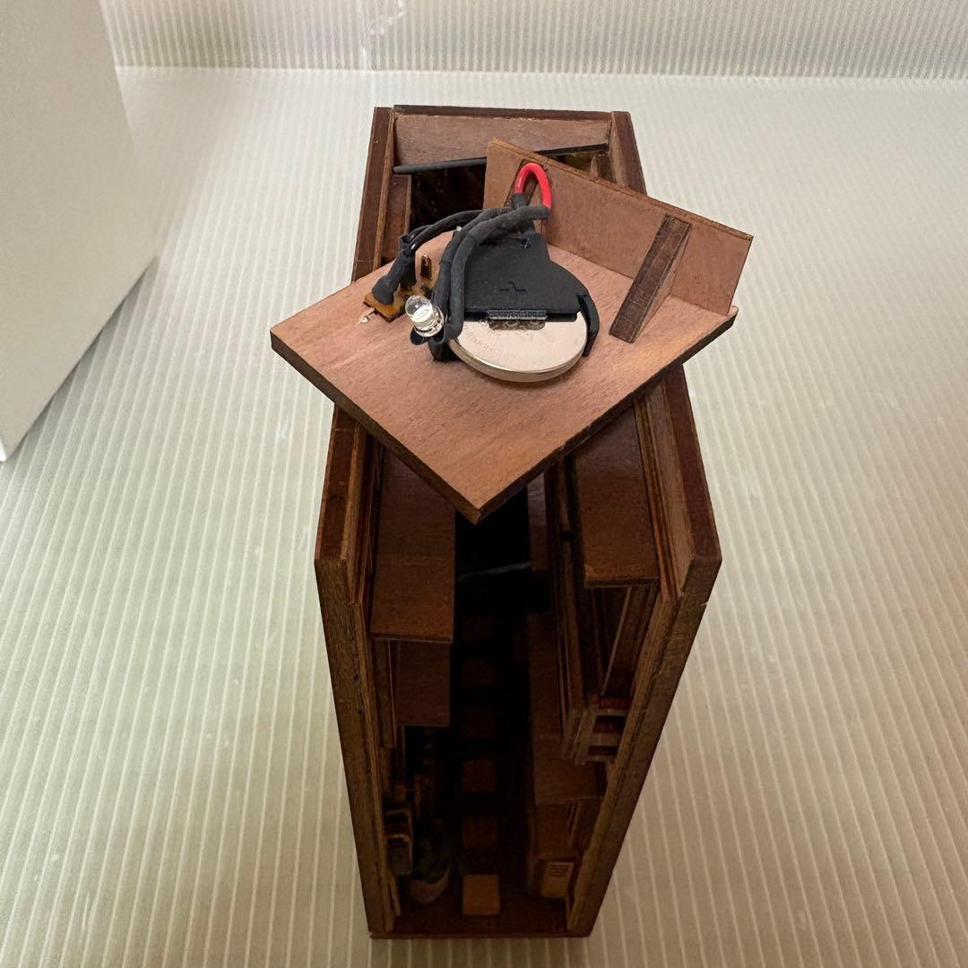 booksheif　路地裏　ブックシェルフ　ブックスタンド　monde