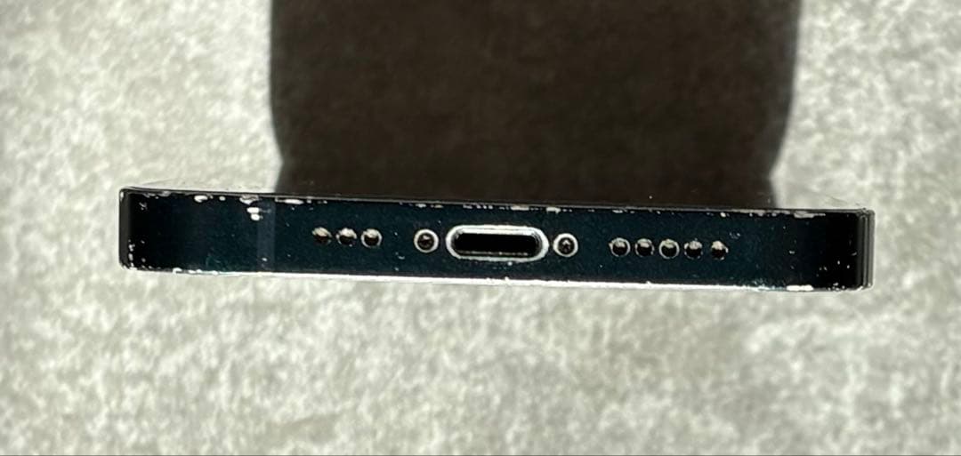 Apple iPhone 13 ミッドナイト ケース付き