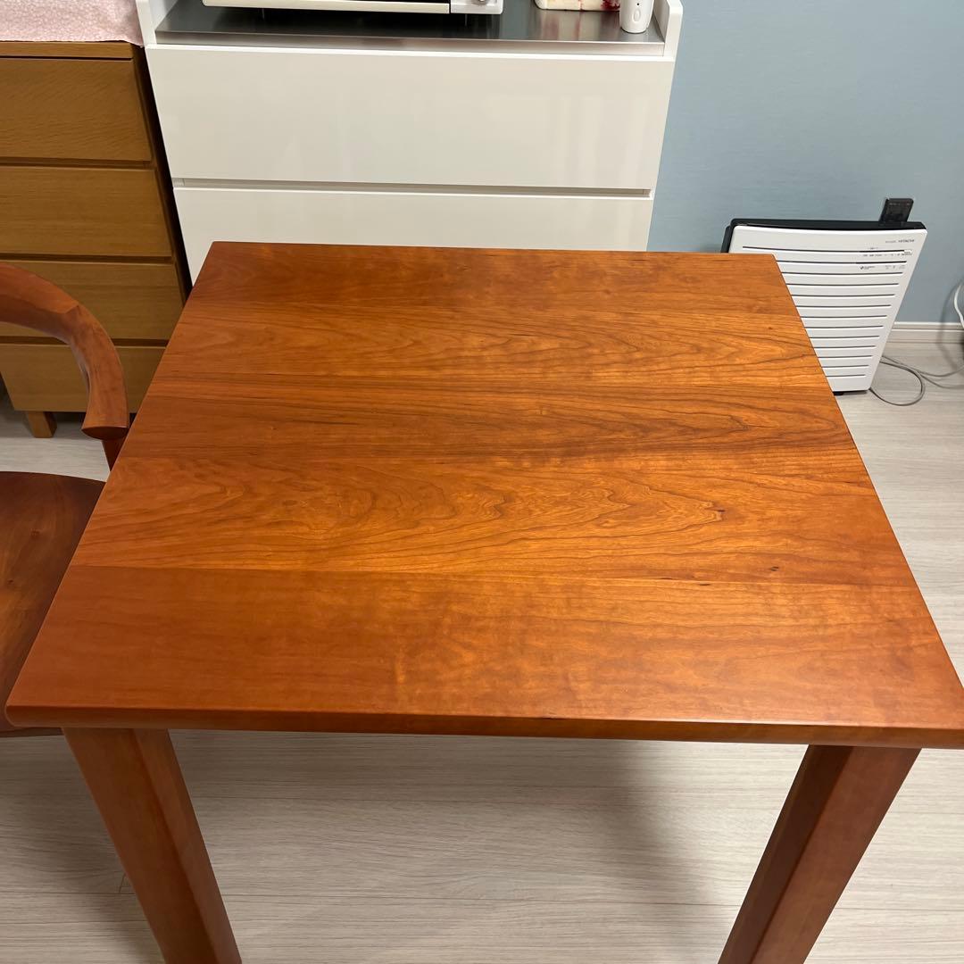 おきまりです。カグラ、ダイニングテーブル、とても綺麗、チェリー、